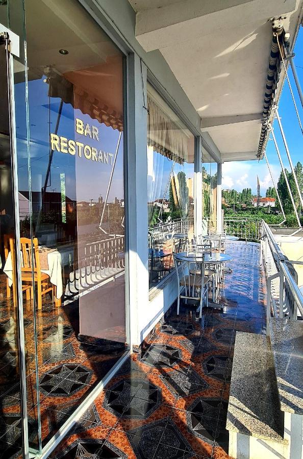 Hotel Nicola Lezhë エクステリア 写真