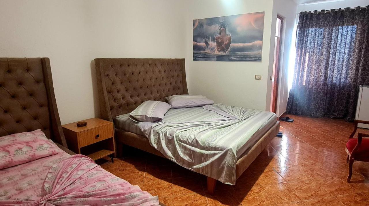 Hotel Nicola Lezhë エクステリア 写真