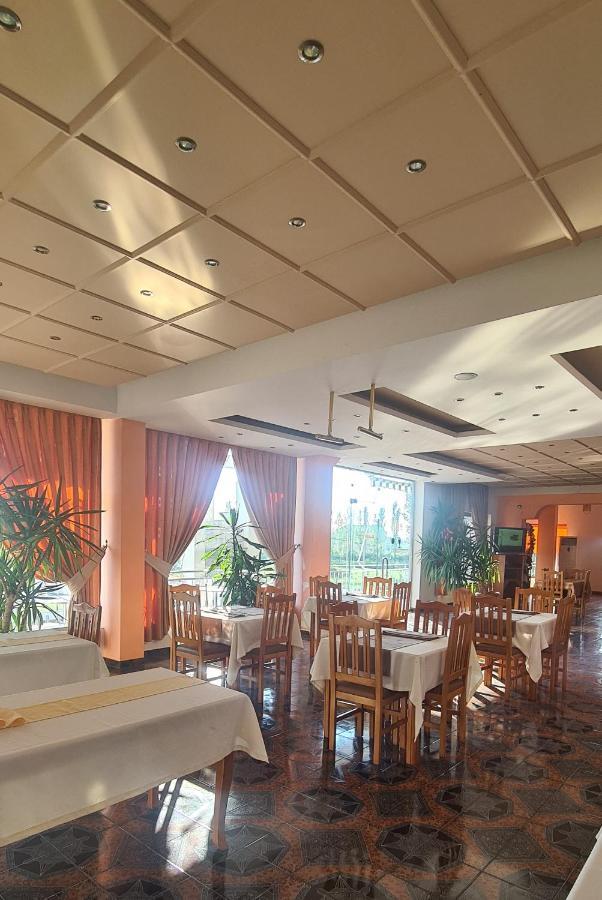 Hotel Nicola Lezhë エクステリア 写真