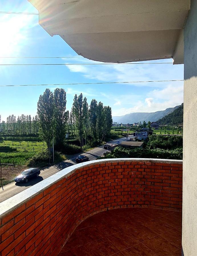 Hotel Nicola Lezhë エクステリア 写真