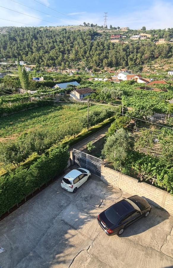 Hotel Nicola Lezhë エクステリア 写真