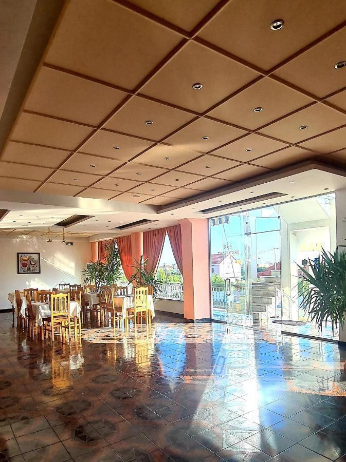 Hotel Nicola Lezhë エクステリア 写真