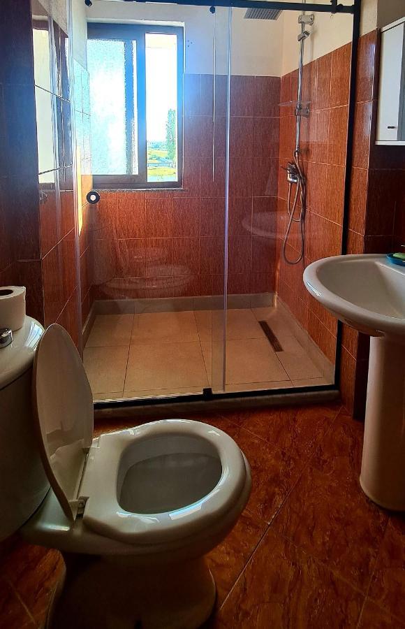 Hotel Nicola Lezhë エクステリア 写真