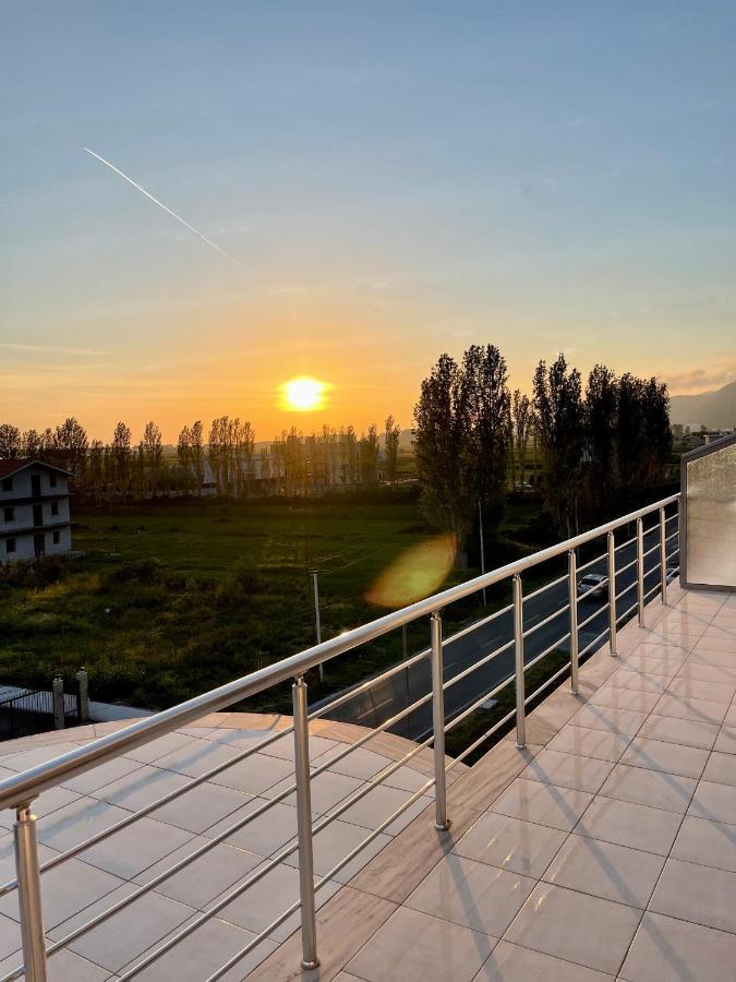 Hotel Nicola Lezhë エクステリア 写真