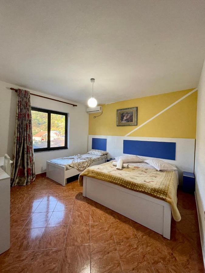 Hotel Nicola Lezhë エクステリア 写真