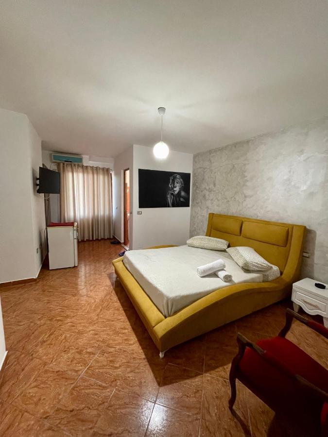 Hotel Nicola Lezhë エクステリア 写真