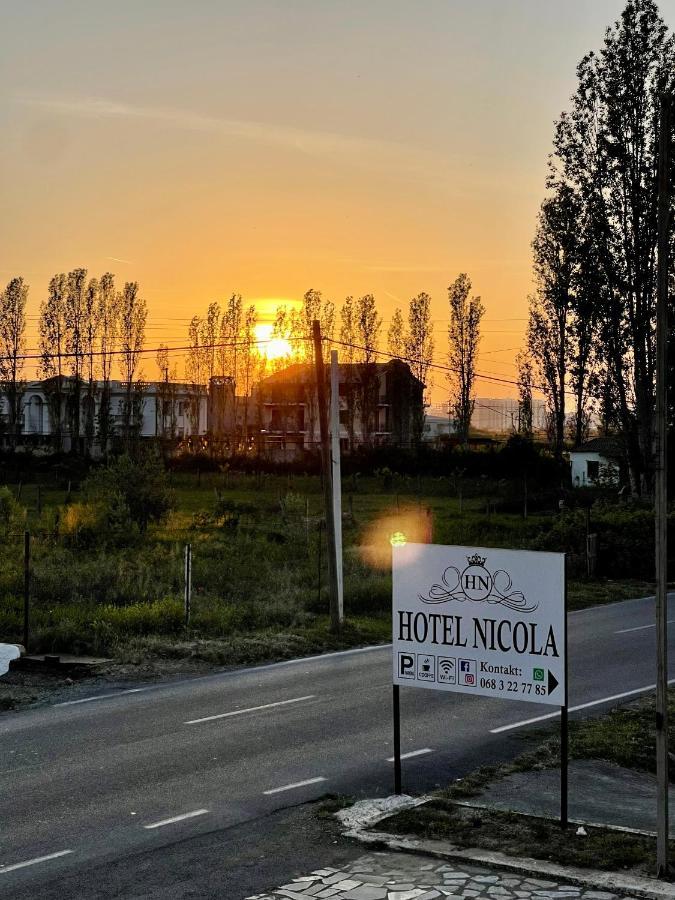 Hotel Nicola Lezhë エクステリア 写真